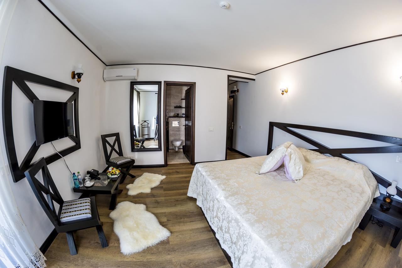 Pensiunea Campia Soarelui Apa Neagră エクステリア 写真